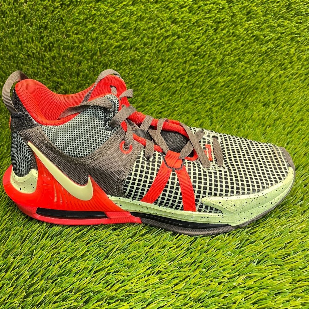 Nike LeBron Witness 7 Mens Size 8 Green Red Running Basketball Shoes Sneakers‎